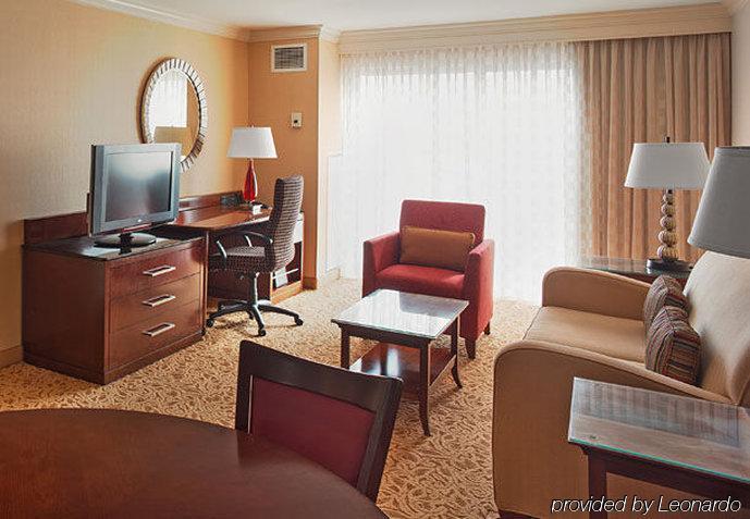 Holiday Inn เชซาพีค ภายนอก รูปภาพ