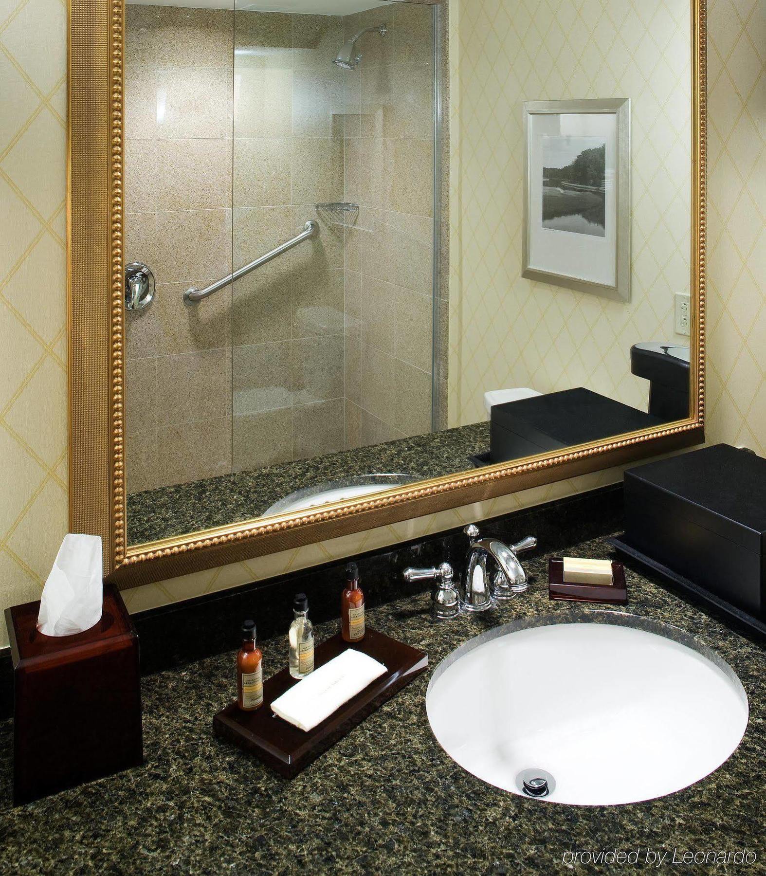 Holiday Inn เชซาพีค ภายนอก รูปภาพ