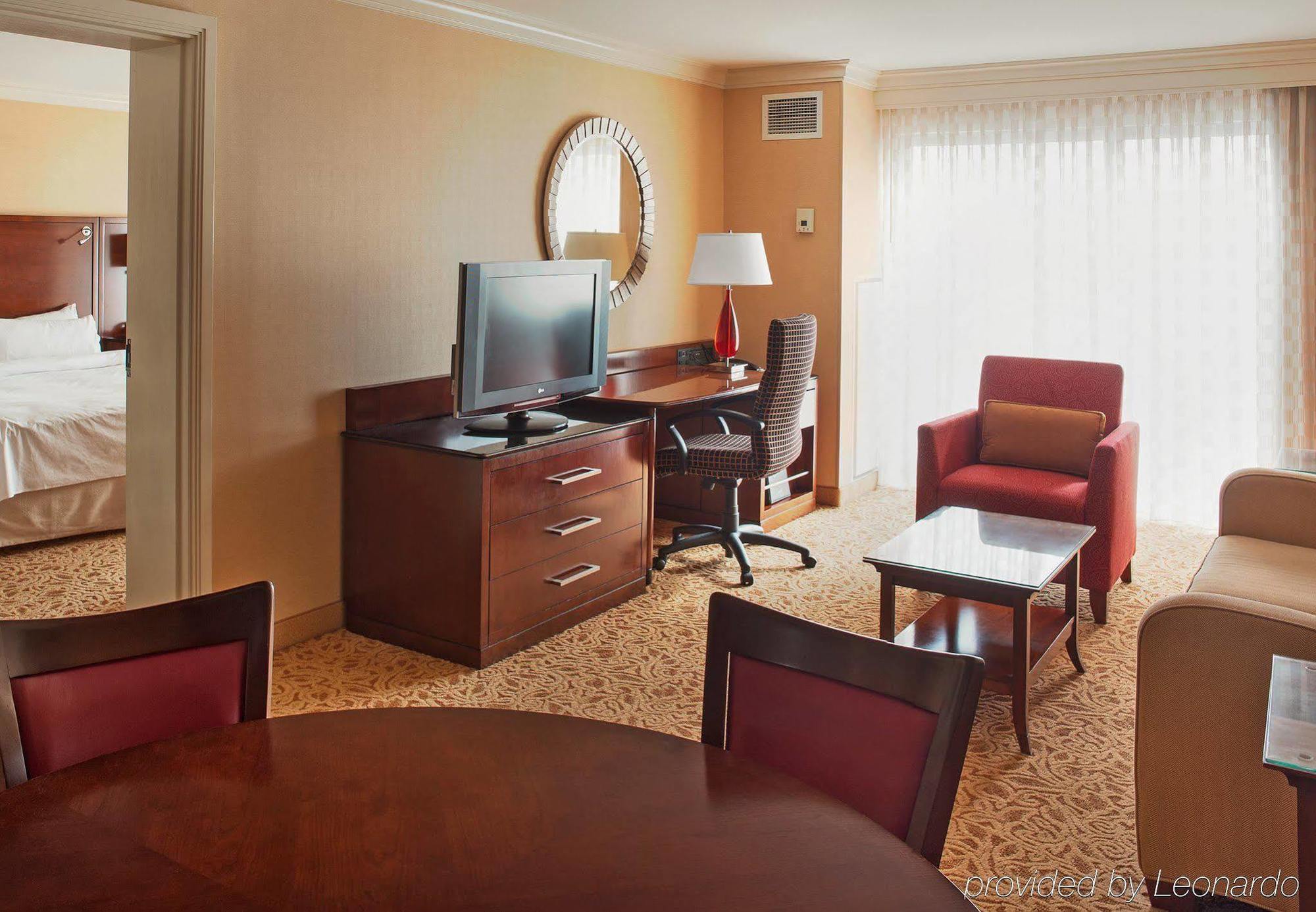 Holiday Inn เชซาพีค ภายนอก รูปภาพ